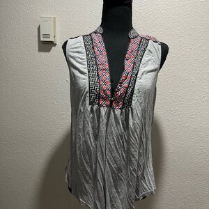 Market & Spruce Gray Top with Geometric Red and Black Design